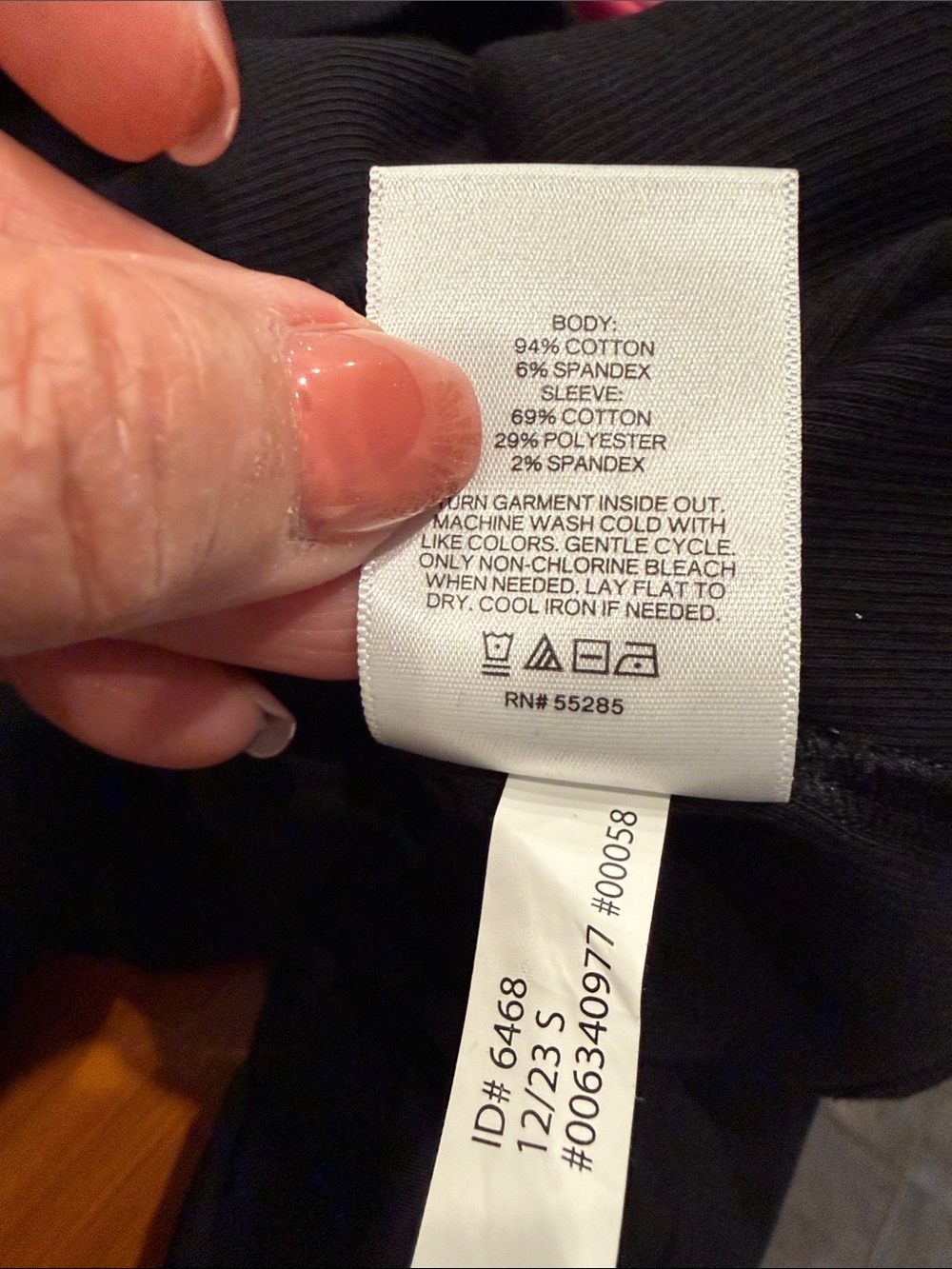 Ribbed V-Neck Poplin Puff Sleeve Henley Tee - Picture 5 of 5